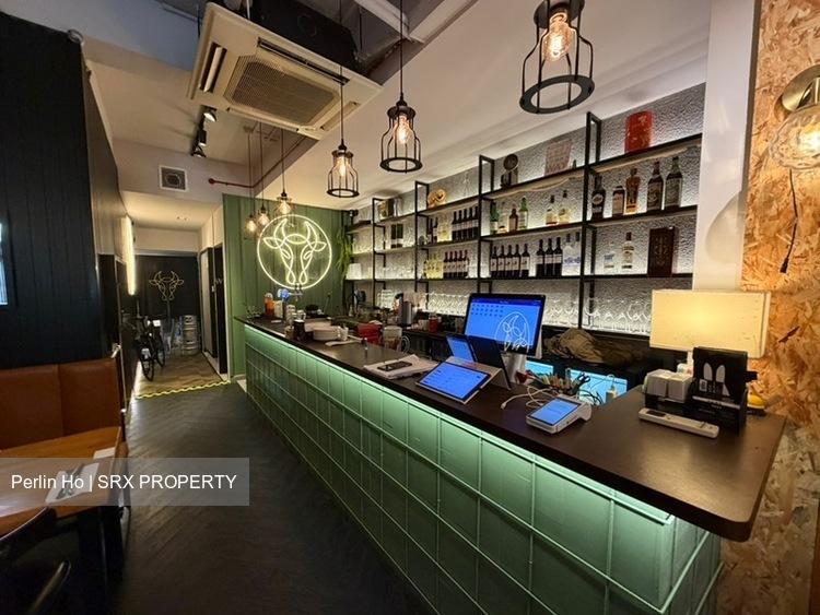 Maju Avenue (D19), Retail #635912241